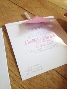 Faire part mariage pochette rayures gris et rose et fanions