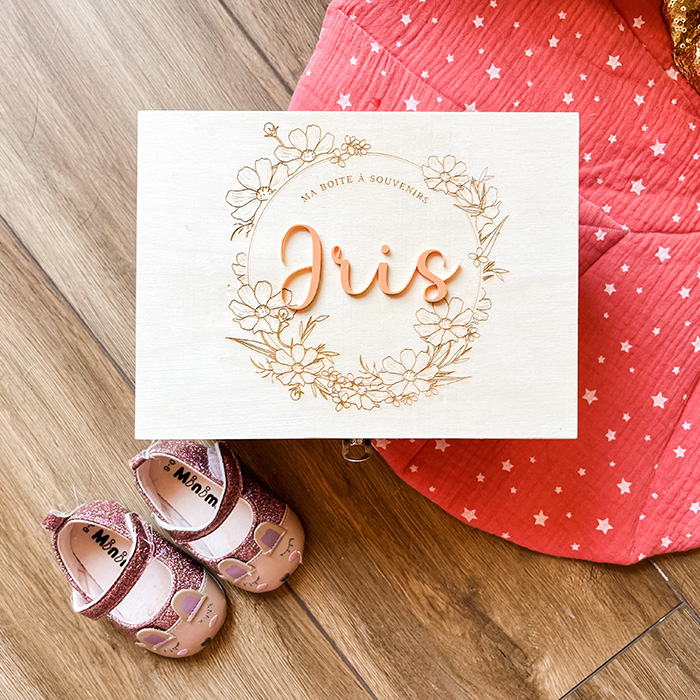 Boite à souvenir en bois gravée et personnalisée pour enfant